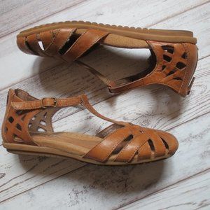 Women's boho cobb hill sandals size 7/Brown leather T-strap sandals for women